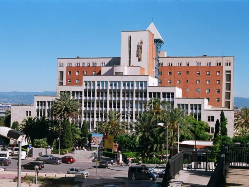 Façana de l'hospital Joan XXIII