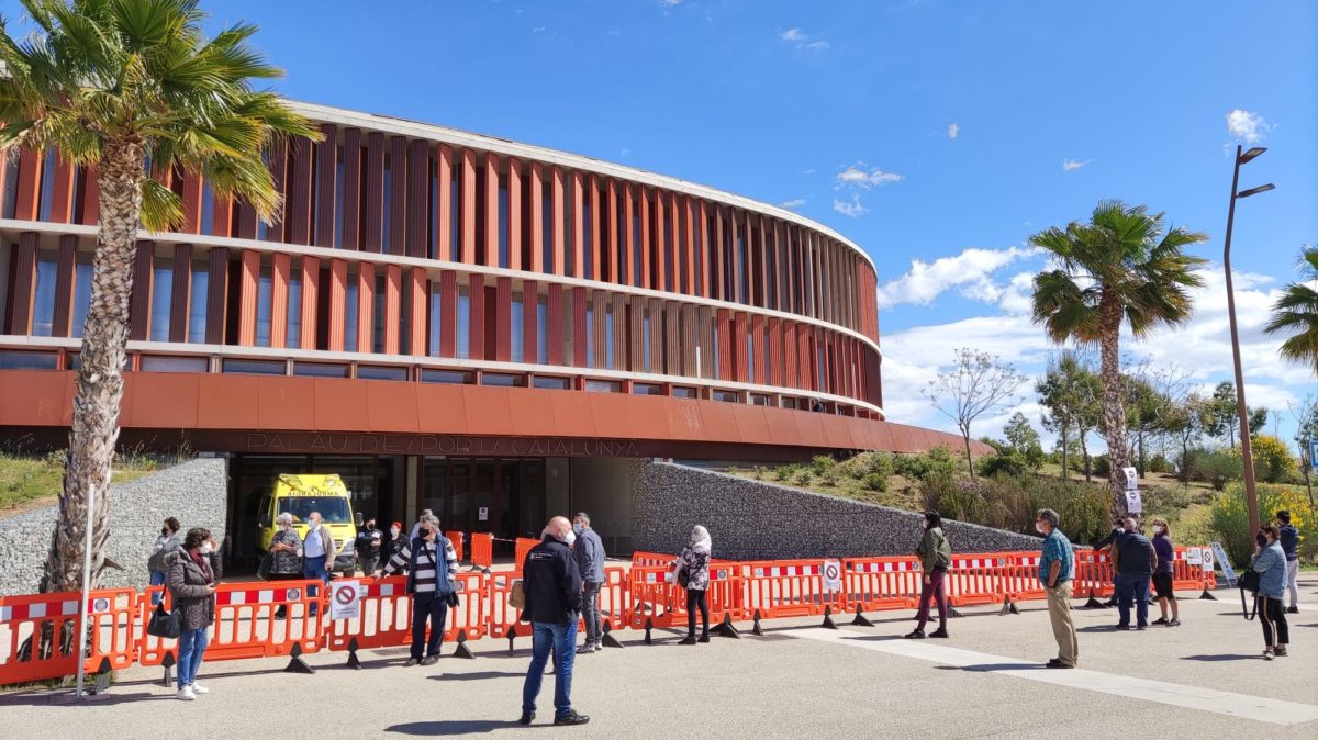 Vacunació Palau d'Esports vista exterior