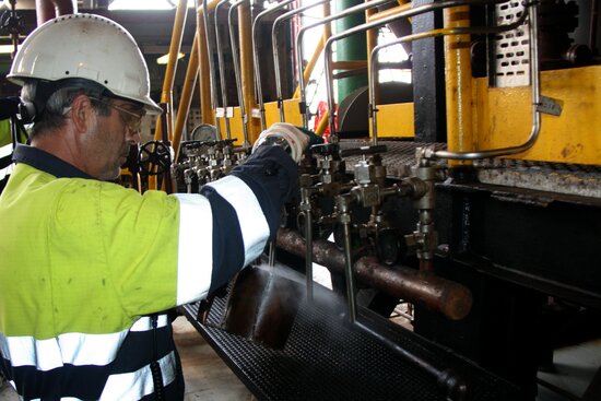 operari de Repsol treballant a la plataforma Casablanca