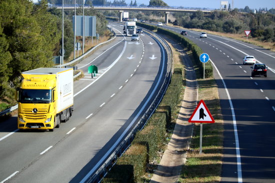 vehicles circulant per l''ap7 al baix ebre