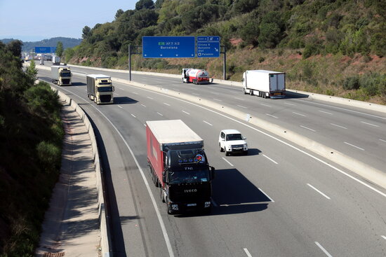 Camió per l'autopista AP-7