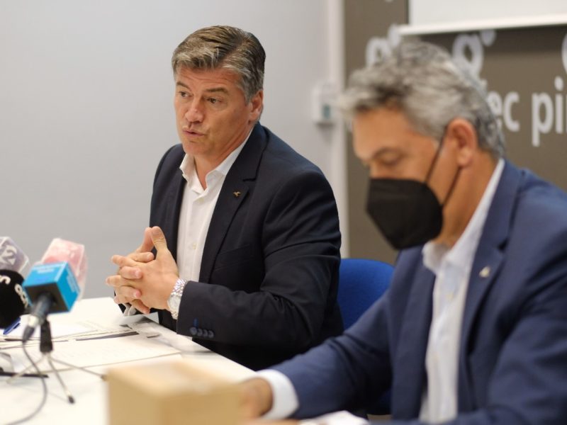 Antoni Cañete i el president de PIMEC Tarragona durant la roda de premsa.