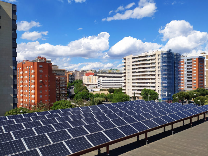 La placa fotovoltaica instal·lada al sostre de Parc Central.