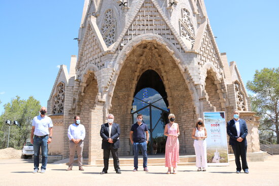 Foto de família en la presentació de la nova Ruta del Vi de la DO Tarragona. Foto: ACN.