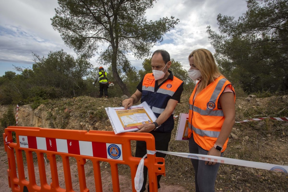 La consellera de Seguretat Ciutadana i Protecció Civil, Cristina Guzmán, durant la visita a la zona dels treballs. Foto: Manel R. Granell.