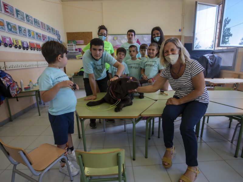 La consellera Elvira Vidal de visita al casal. Foto: Manel R. Granell.