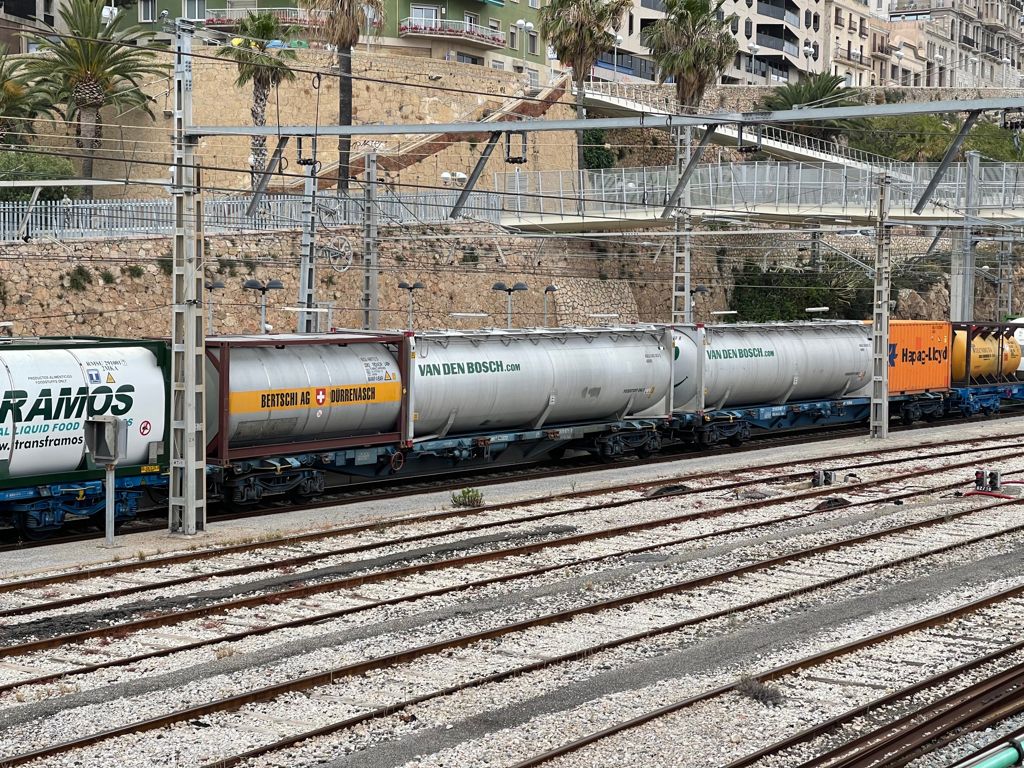 Tren de mercaderies a l'Estació de Tarragona