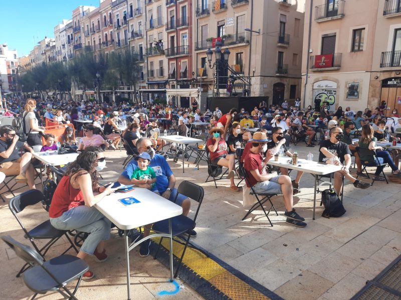 taules i cadires a la plaça de la Font