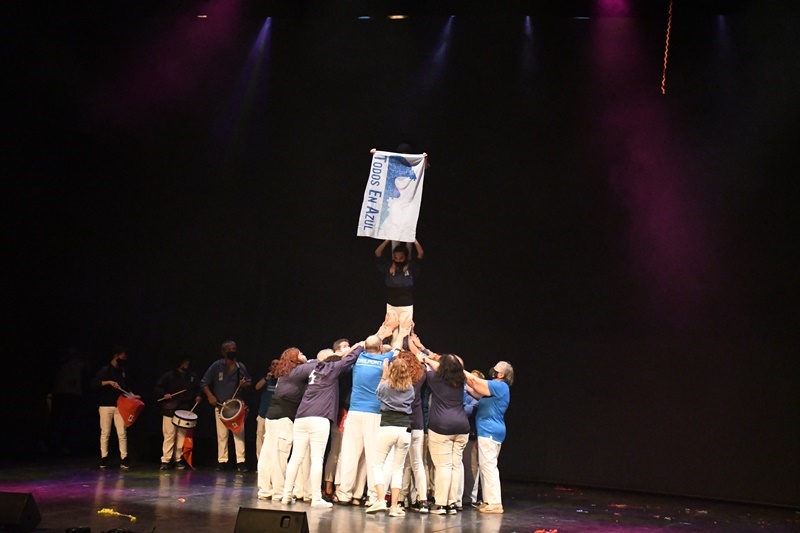 Castellers de la Il·lusió bandera TEA (Foto: M.Àngels Bladé.)