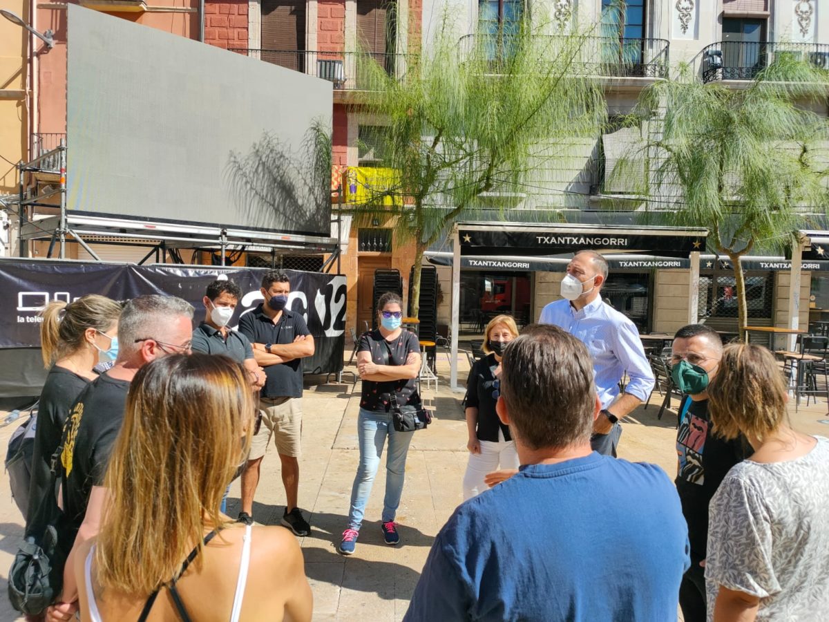 El PSC s'ha reunit amb restauradors de la plaça de la Font.