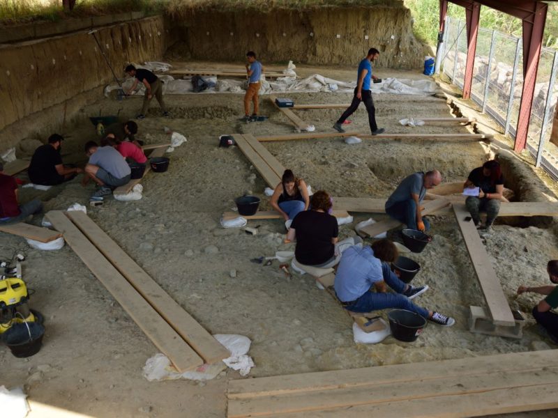 Excavació Barranc de la Boella amb investigadors vista general