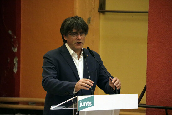 Pla mitjà de l'expresident de la Generalitat, Carles Puigdemont, el 19 de juliol del 2021 (horitzontal)