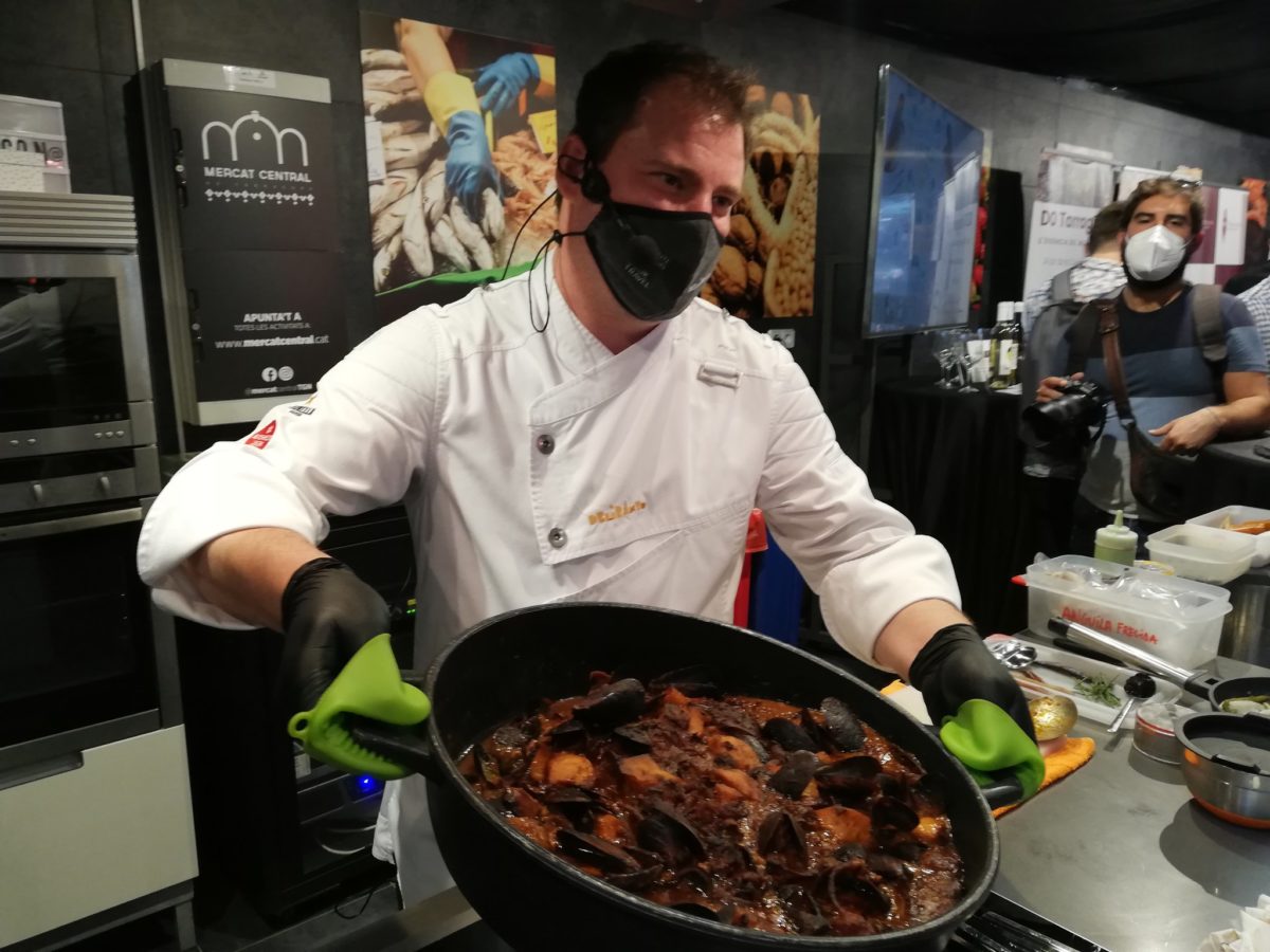 El xef Pep Moreno ha ofert un showcooking al Mercat Central.