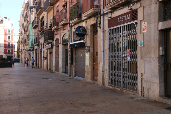 Els establiments de la plaça de la Font, tancats per denunciar la prohibició de posar terrasses.