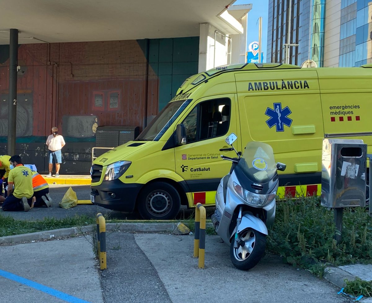 SEM atén un home atropellat per un autobus