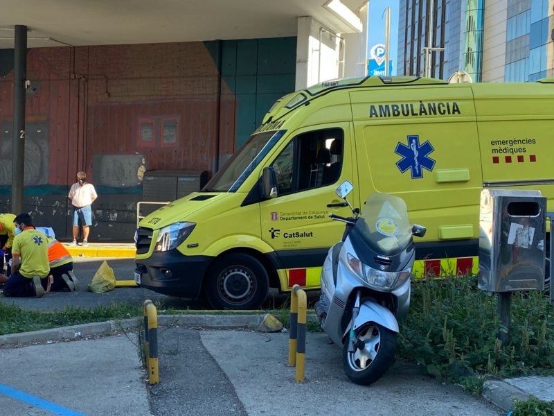 SEM atén un home atropellat per un autobus