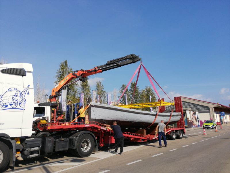 Bot de cadenes en una grua