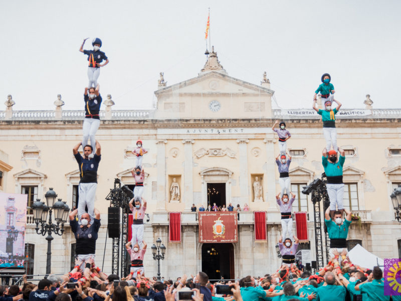 Fotografia de l'acció castellera del passat 23 de setembre a la plaça de la Font. Foto: Marc Colilla.