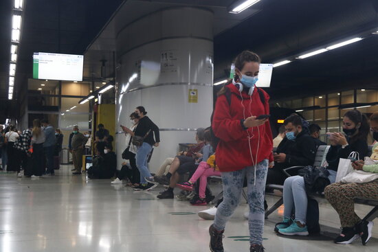 Pla obert d'una de les andanes de l'estació de Sants de Barcelona. Foto: ACN.