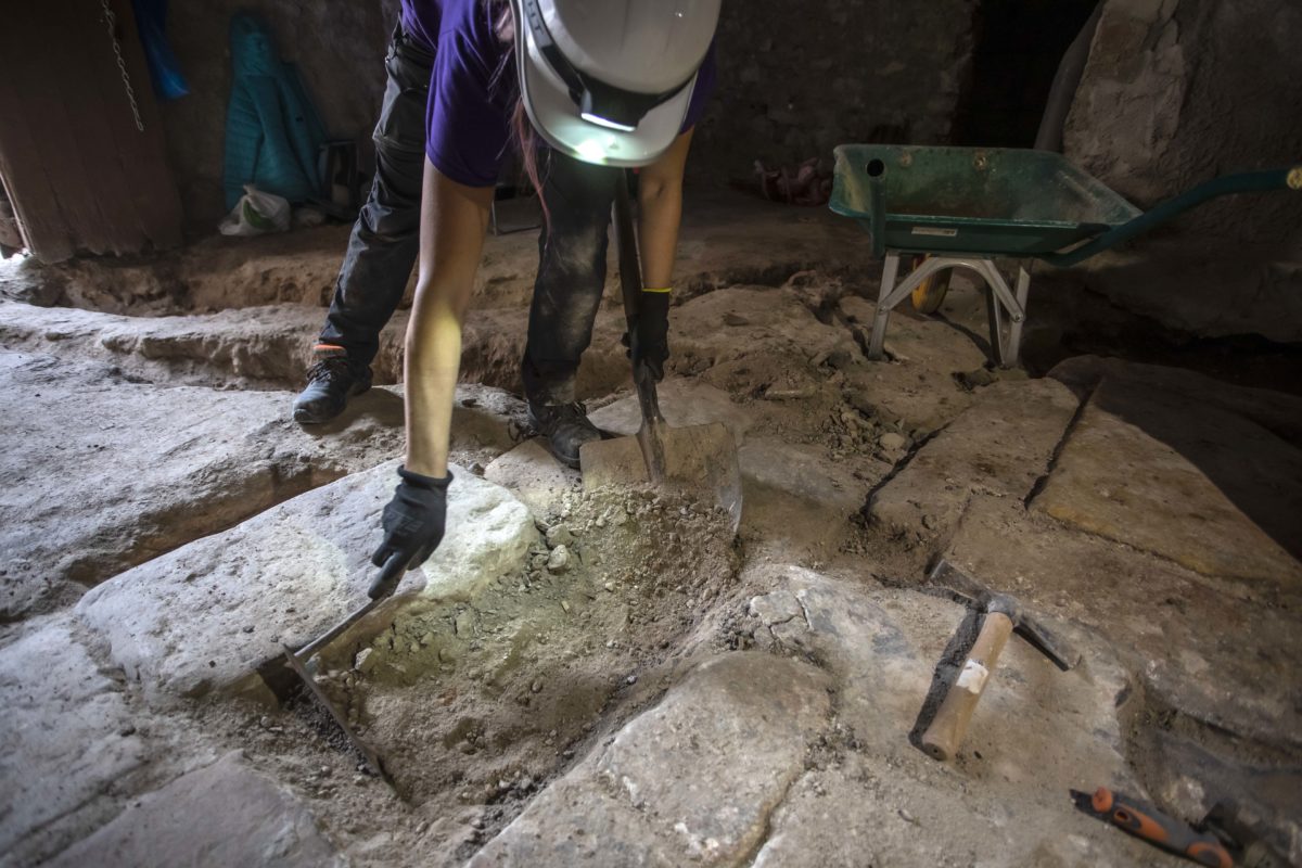 Han començat els treballs d'excavació de la zona del Fòrum Provincial al carrer Civaderia. Foto: Manel R. Granell.