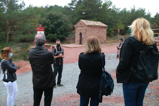 Pla general de l'ermita de sant Roc de Prades, inclosa dins la ruta del Festival Senderista de les Muntanyes de Prades. Imatge del 20 d'octubre de 2021 (Horitzontal).