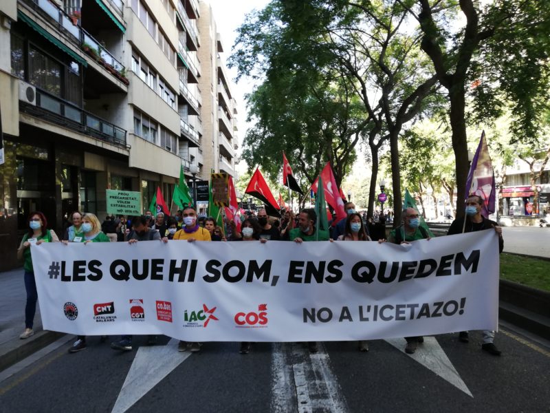 La manifestació ha sortit de la plaça Imperial Tarraco i ha pujat per la Rambla Nova de Tarragona.