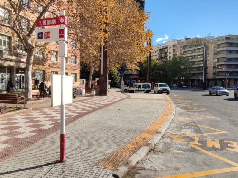 Nova parada d'autobús a la plaça Imperial