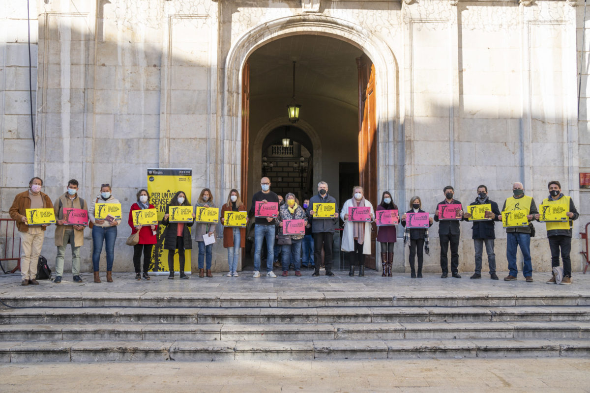 La plaça de la Font ha acollit la lectura del manifest Ciutats per la Vida/Ciutats contra la pena de mort.