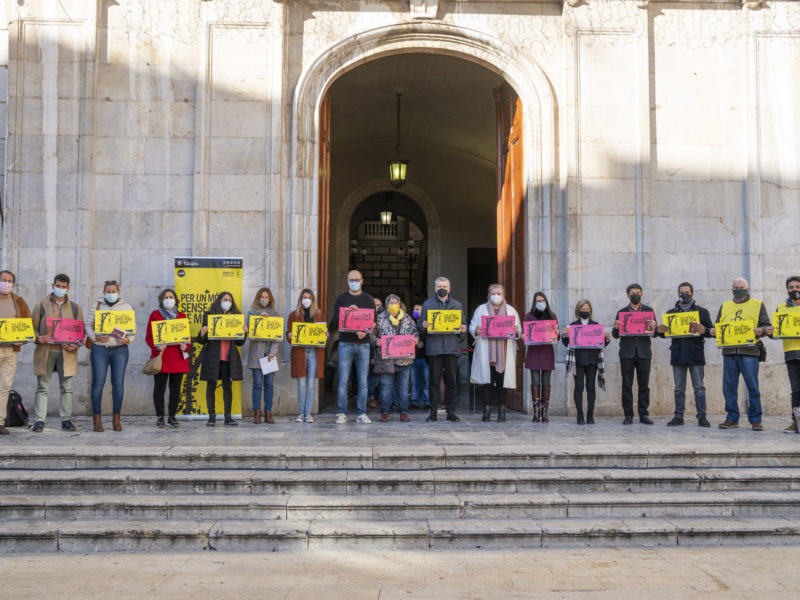 La plaça de la Font ha acollit la lectura del manifest Ciutats per la Vida/Ciutats contra la pena de mort.