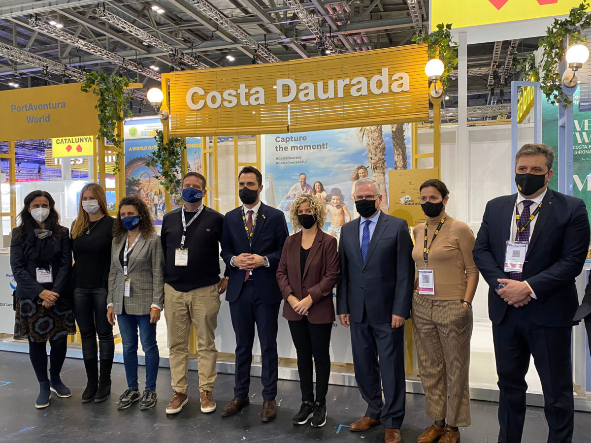 Foto de grup dels representants institucionals a la fira de Londres.