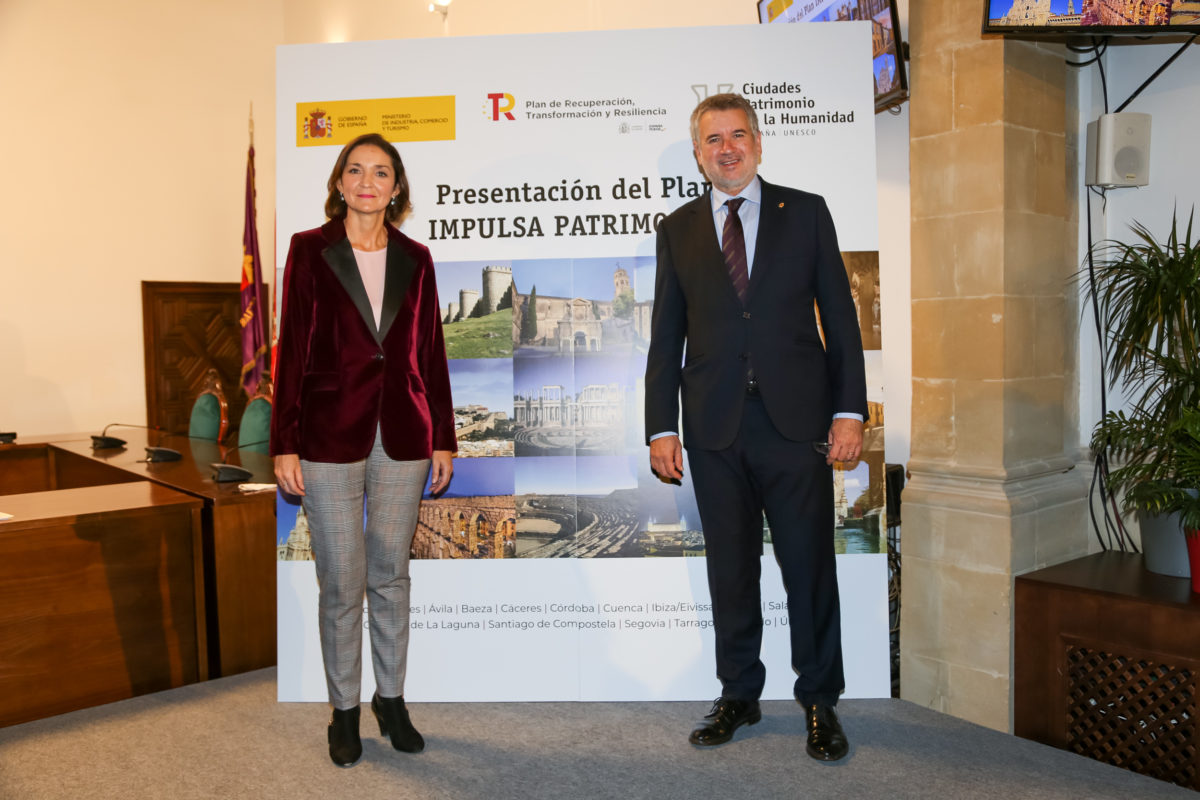 L’alcalde de Tarragona, Pau Ricomà, i la ministra Reyes Maroto.