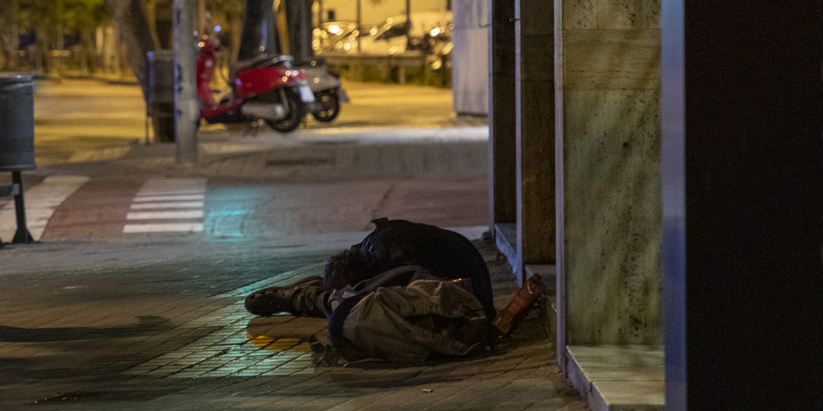 Tarragona persones que dormen al carrer.