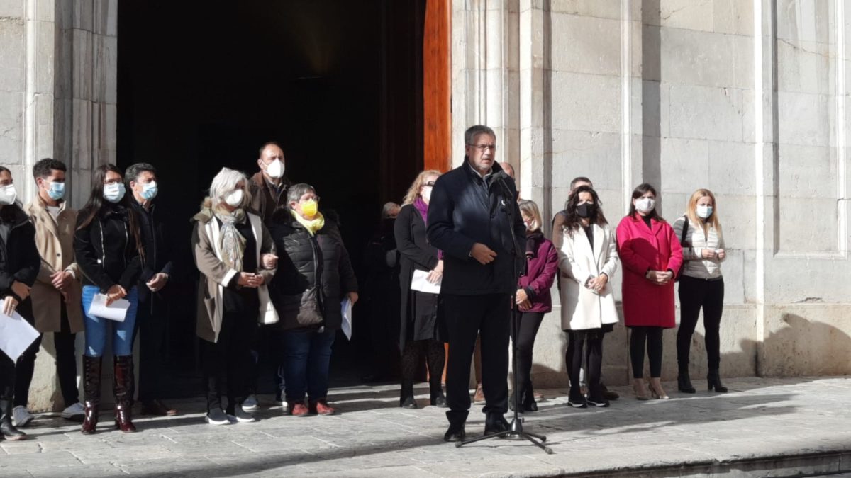 L'alcalde, Pau Ricomà, ha presidit l'acte de lectura del manifest institucional al voltant del 25N. Foto: Mauri.