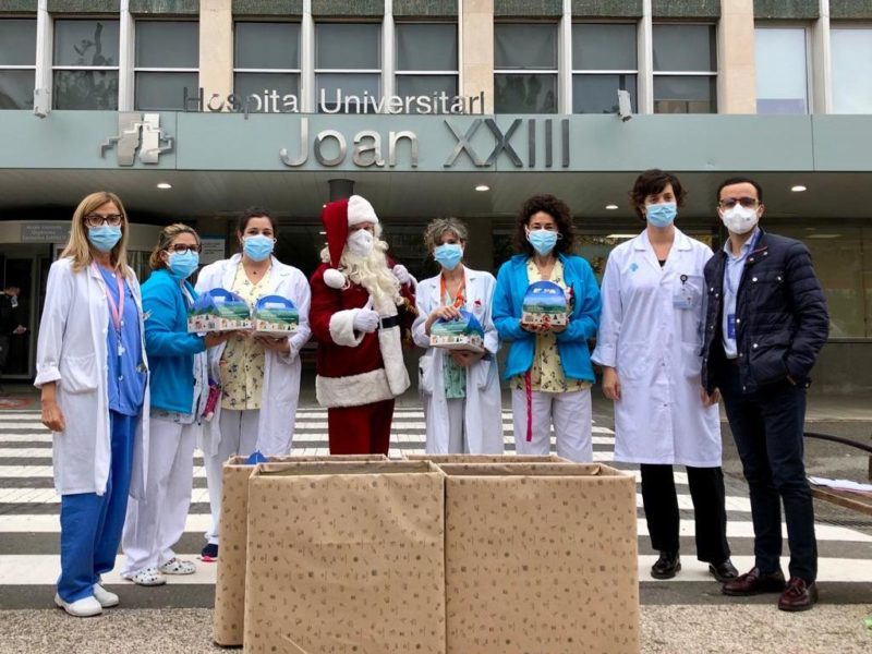 El servei de pediatria del Joan XXIII amb el Pare Noel