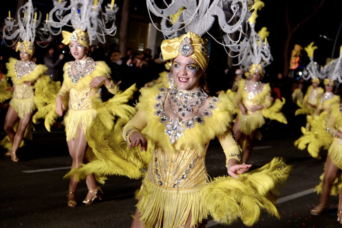 Rua de carnaval dona