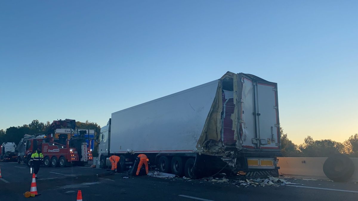 Un dels camions accidentats. Foto: Meritxell Lecha.