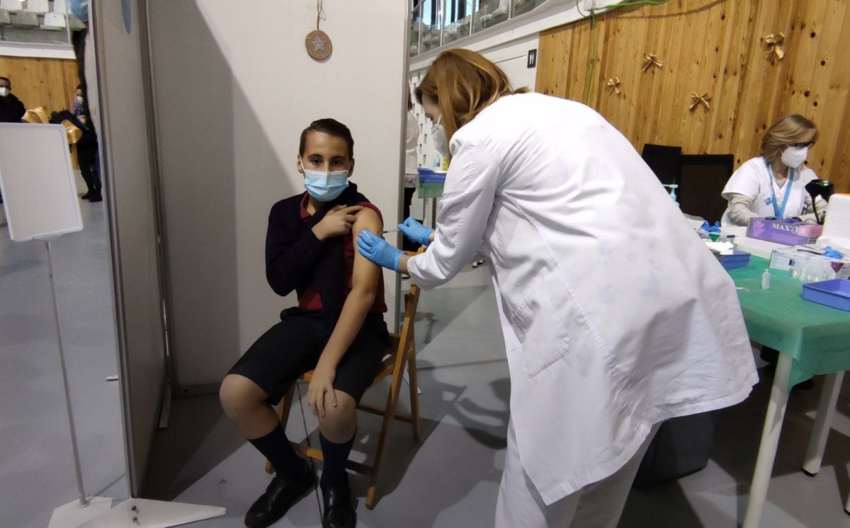 Un dels primers nens a rebre la vacuna contra la covid-19 al Camp de Tarragona