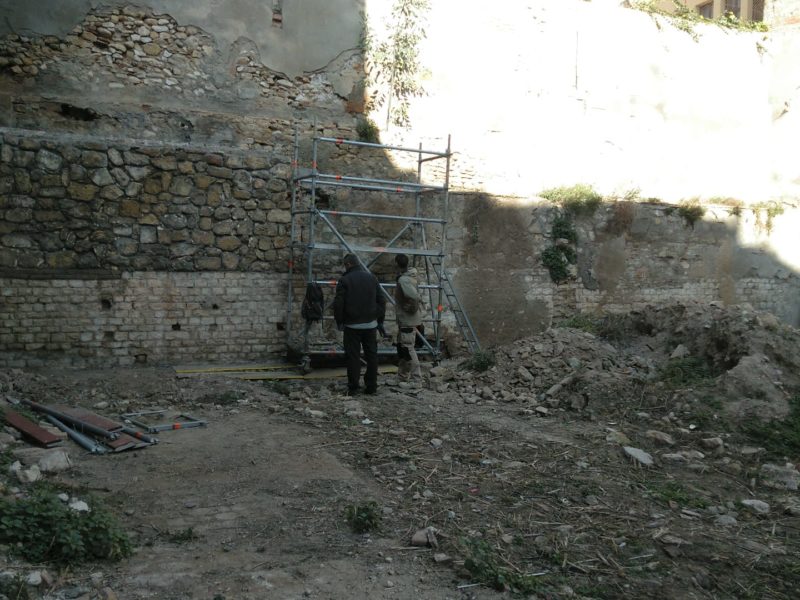 Els treballs al solar del carrer Sant Llorenç ja han començat.