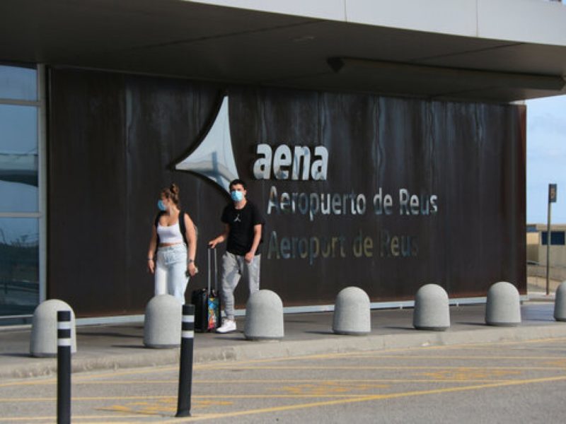 Passatgers a l'Aeroport de Reus. Foto: ACN.