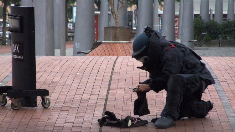 Un agent de TEDAX en unes tasques.