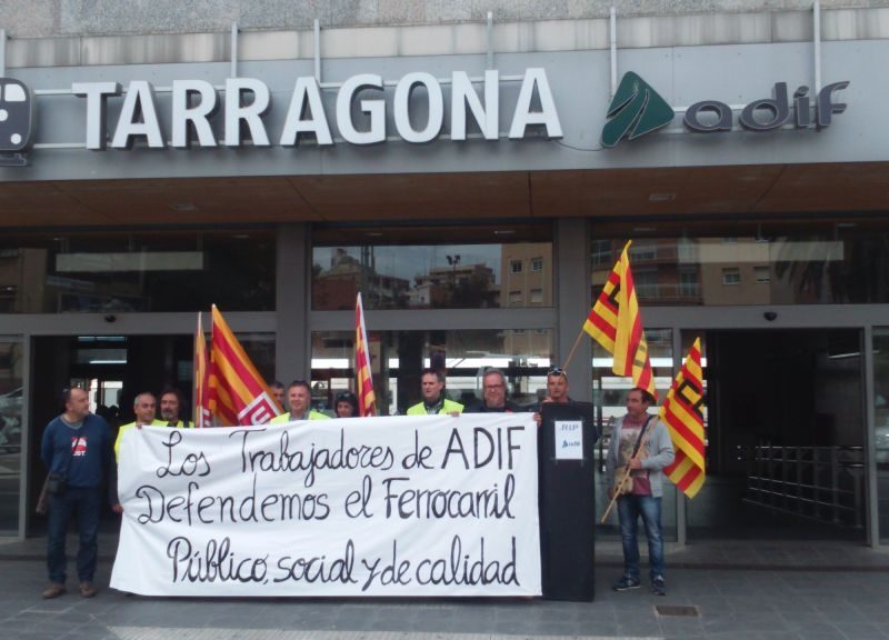 Protesta dels treballadors d'Adif a Tarragona.