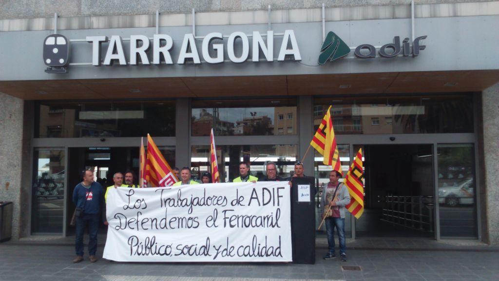 Protesta dels treballadors d'Adif a Tarragona.