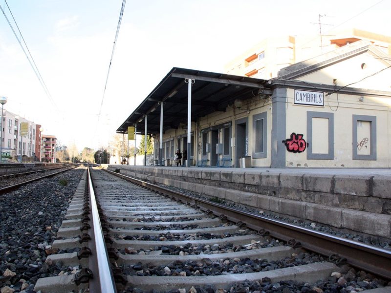 Les vies de l'antiga estació de Cambrils, fora de servei. Foto: ACN.