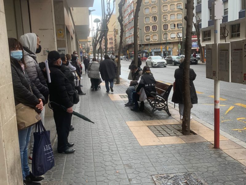 Vaga dels busos a la parada de Ramon i cajal