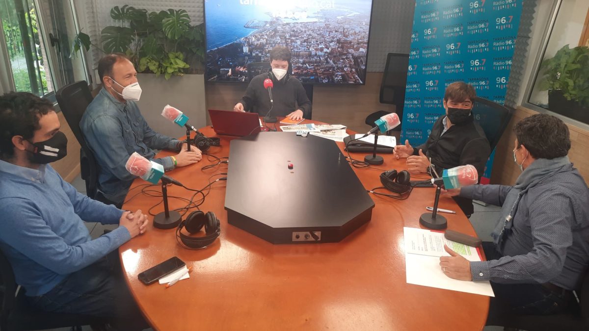 Imatge de la tertúlia política d'aquest 19 d'abril als estudis de Tarragona Ràdio. Foto: Mauri.