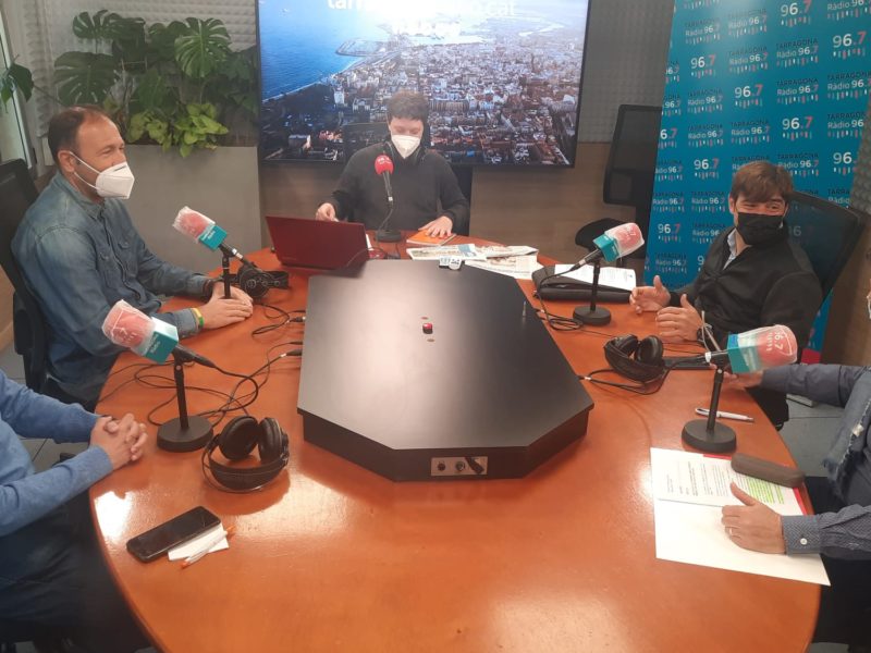 Imatge de la tertúlia política d'aquest 19 d'abril als estudis de Tarragona Ràdio. Foto: Mauri.