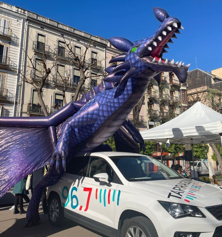 L'estand de Tarragoina Ràdio tornarà a lluir el drac que va estrenar l'any passat per Sant Jordi.