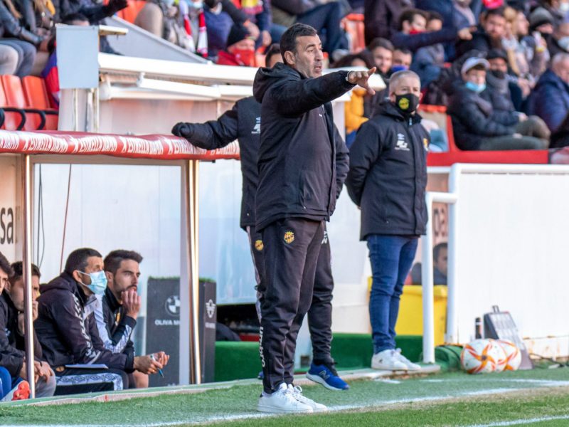 Raul Agné a la banqueta del Nou Estadi 21/22