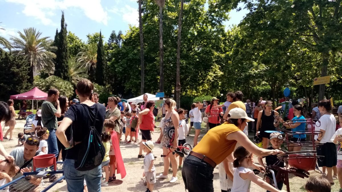 famílies al Parc de la Ciutat en la Festa de l'autonomia 2022