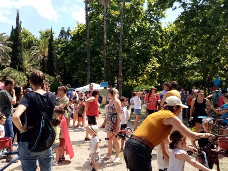 famílies al Parc de la Ciutat en la Festa de l'autonomia 2022